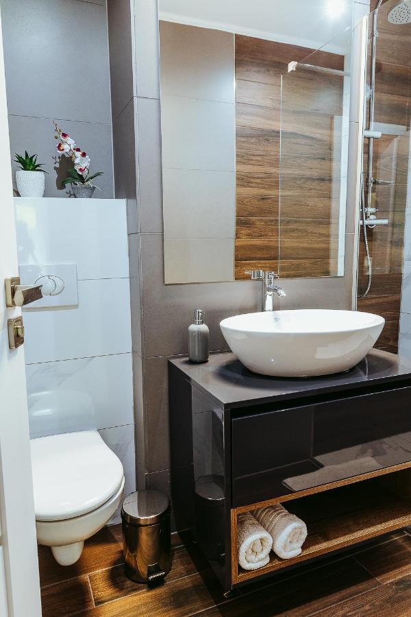 Charlotte Apartment - 2Bedrooms W Parking Near Nymphaea Oradea Ngoại thất bức ảnh