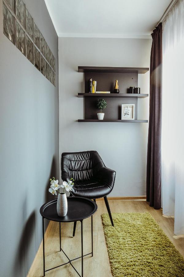 Charlotte Apartment - 2Bedrooms W Parking Near Nymphaea Oradea Ngoại thất bức ảnh