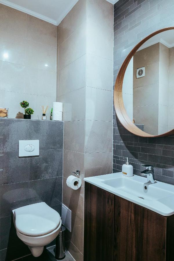 Charlotte Apartment - 2Bedrooms W Parking Near Nymphaea Oradea Ngoại thất bức ảnh