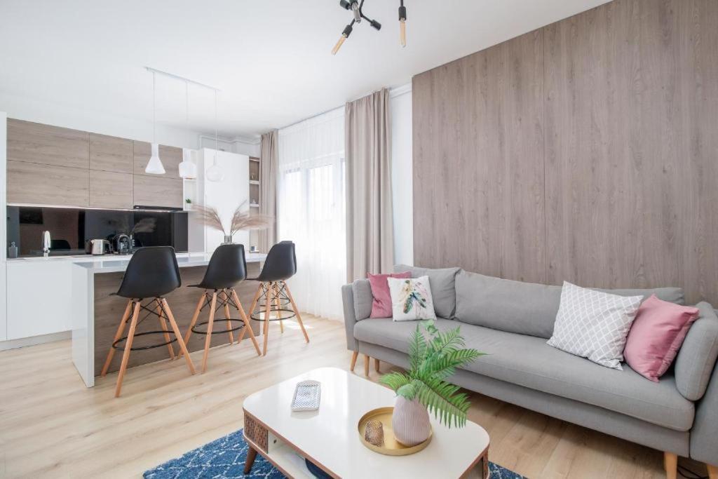 Charlotte Apartment - 2Bedrooms W Parking Near Nymphaea Oradea Phòng bức ảnh