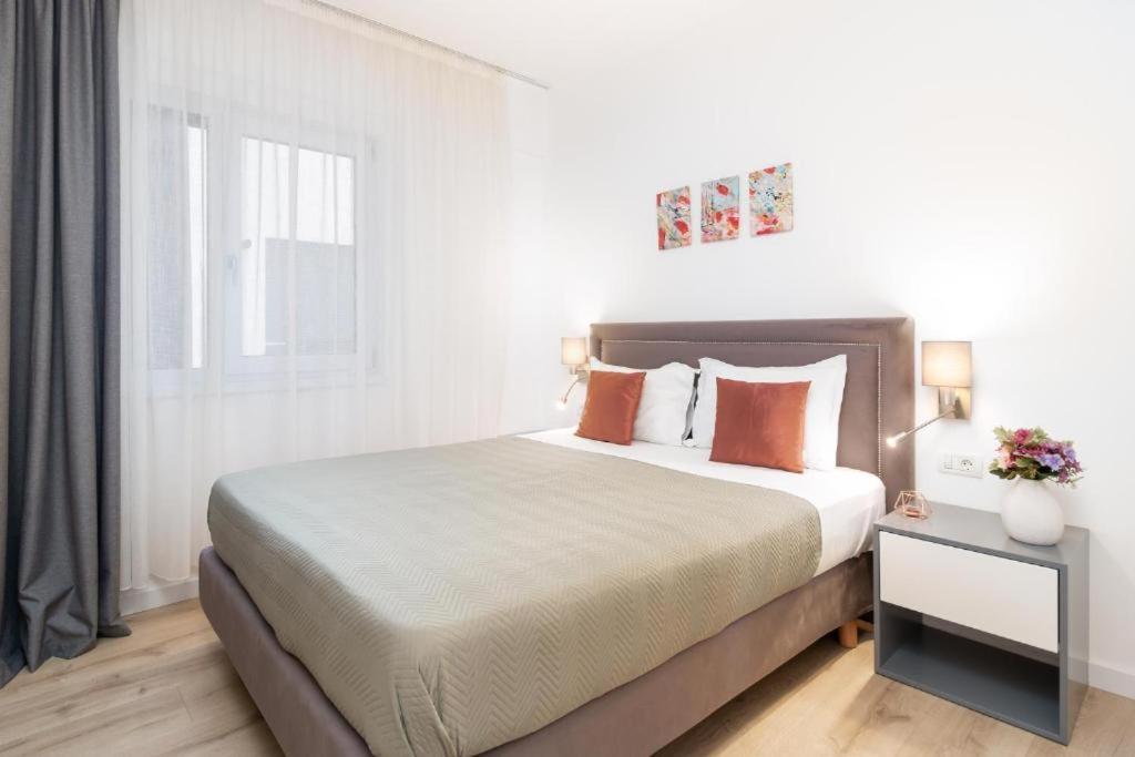 Charlotte Apartment - 2Bedrooms W Parking Near Nymphaea Oradea Phòng bức ảnh