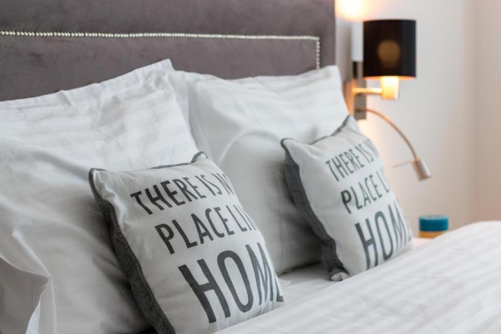 Charlotte Apartment - 2Bedrooms W Parking Near Nymphaea Oradea Phòng bức ảnh