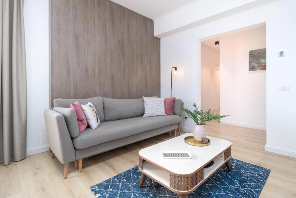 Charlotte Apartment - 2Bedrooms W Parking Near Nymphaea Oradea Phòng bức ảnh